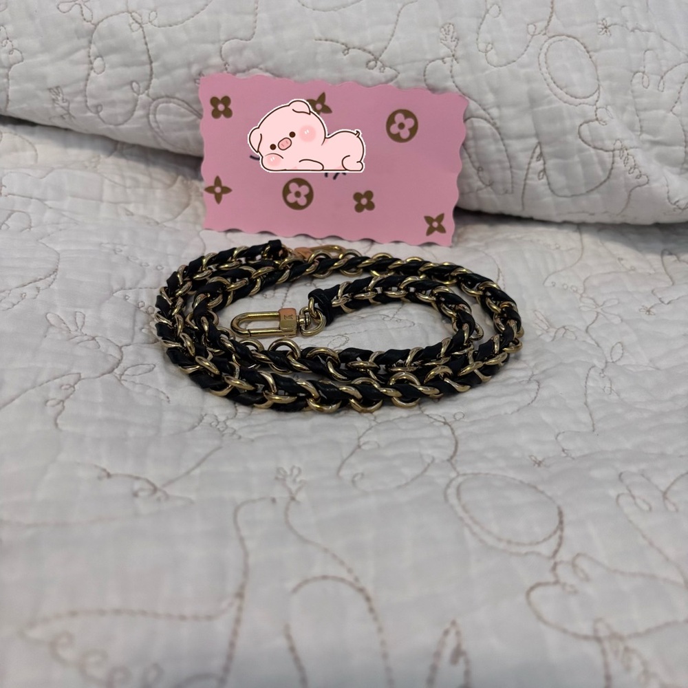 Louis Vuitton Leather & chain strap